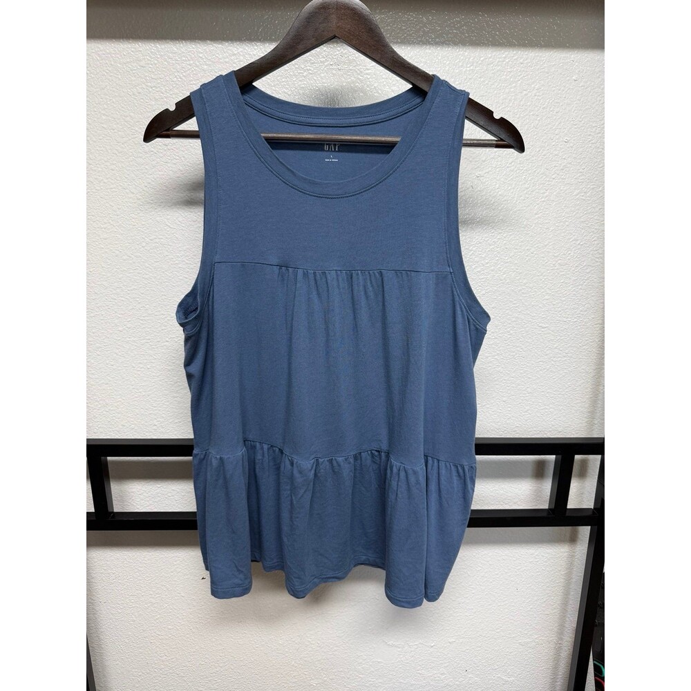 Woman's Gap sleeveless blue tiered tunic
Cotton blend size Large